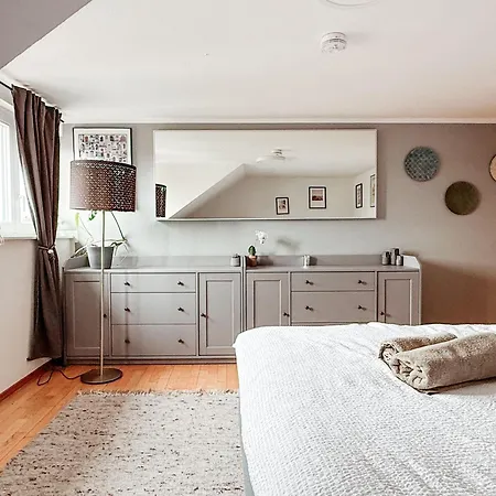 Sky Maisonette Altstadt Mit 2 Schlafzimmer Und Extra Grossem Wohn-essbereich Daire *