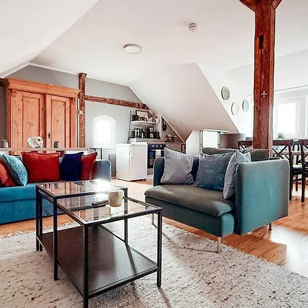 Daire Sky Maisonette Altstadt Mit 2 Schlafzimmer Und Extra Grossem Wohn-essbereich