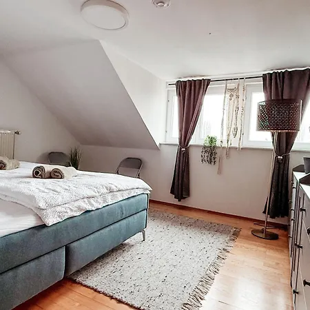 Sky Maisonette Altstadt Mit 2 Schlafzimmer Und Extra Grossem Wohn-essbereich Daire *